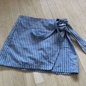 LF Mint Vanilla jean side-tie rivet skirt